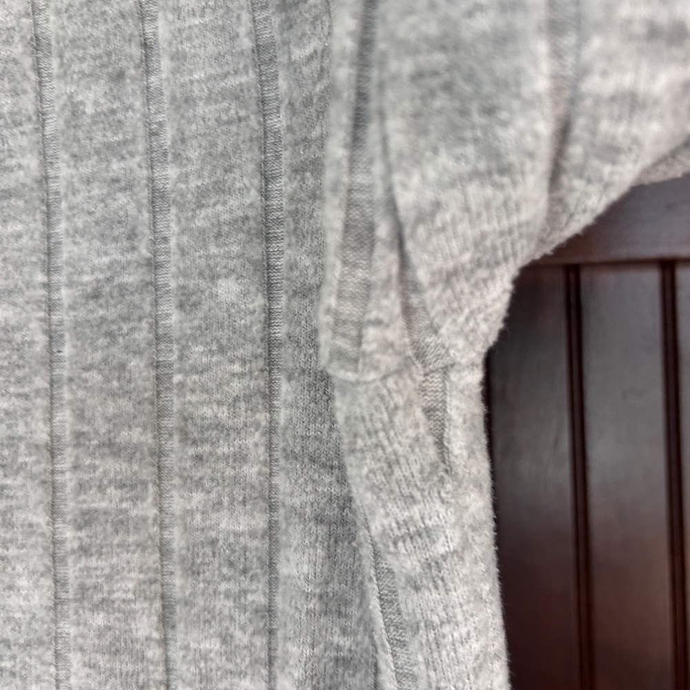 BY ANTHROPOLOGIE Scoop Neck Gray Ribbed Sweater Top Parisian Minimalist Size S - Picture 7 of 12
